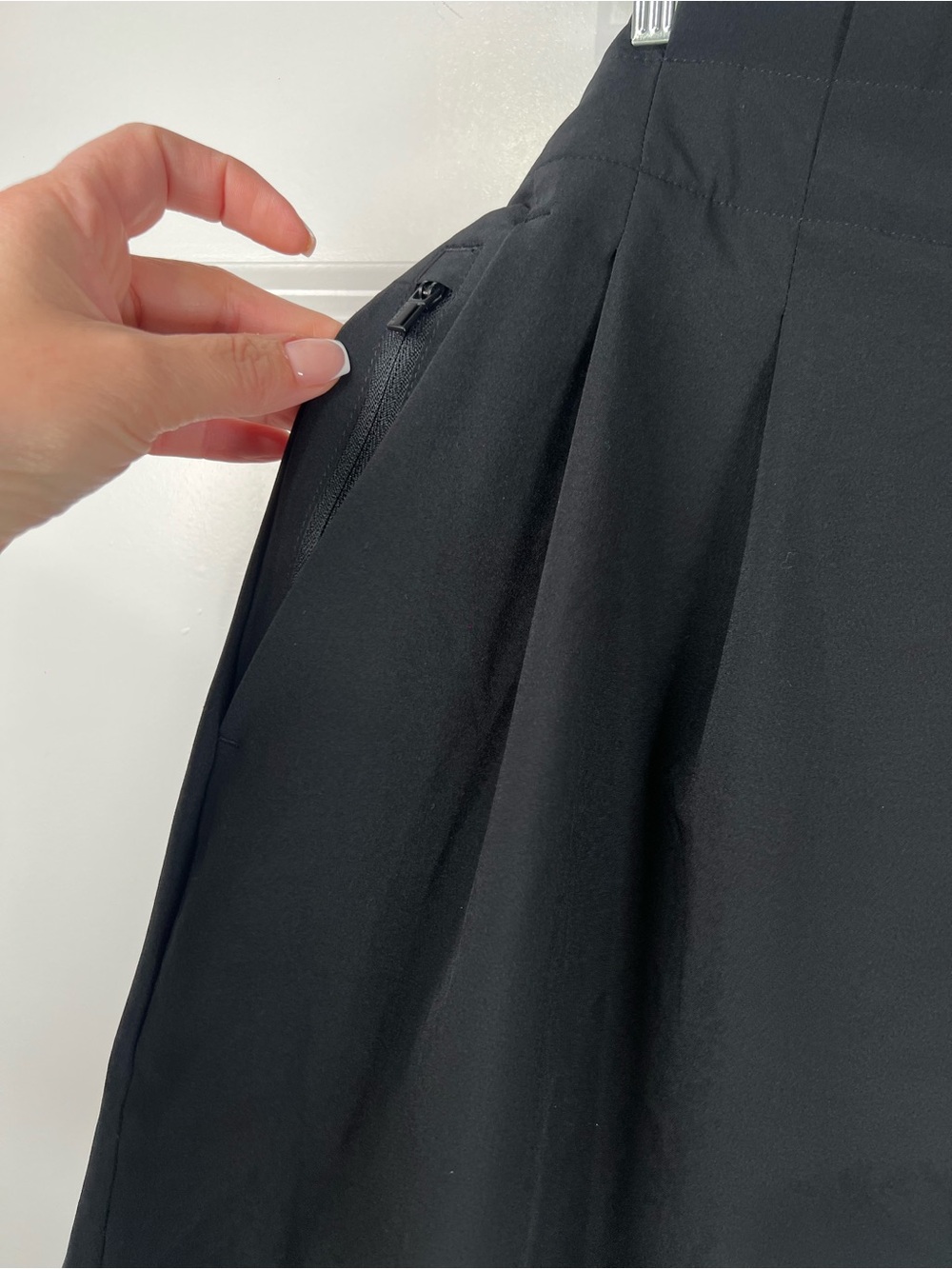 Athleta Black High-Rise Paperbag Waist‎ Tie-Belt Shorts - Picture 6 of 13